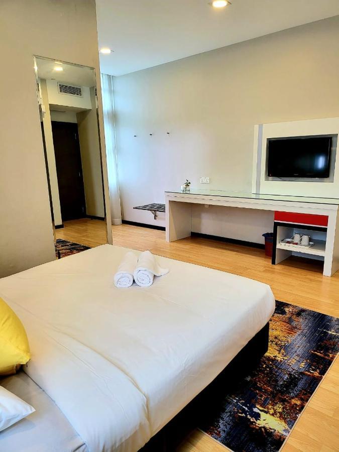 Lovita Hotel Kuantan Exteriör bild