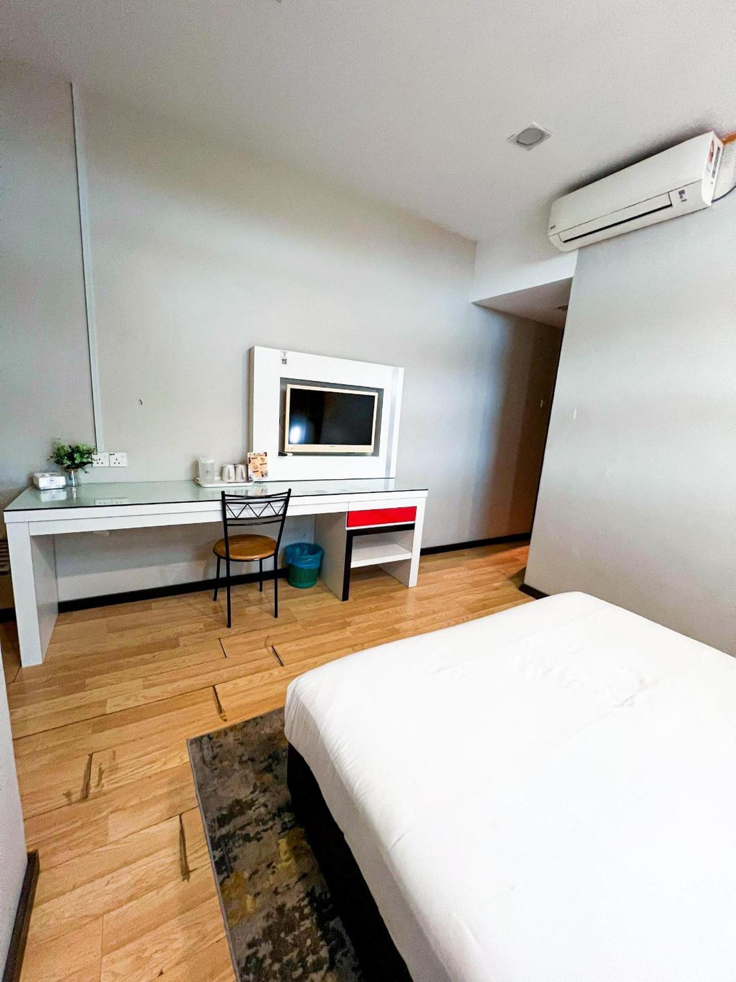 Lovita Hotel Kuantan Exteriör bild